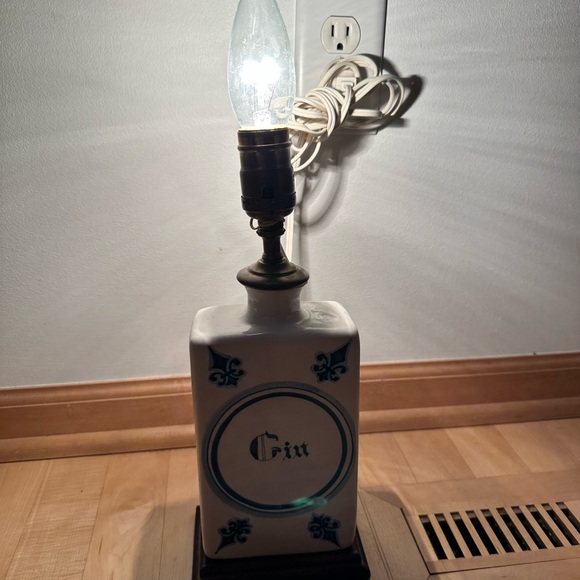 Delft Blue Gin Bottle Lamp.  Works! - Picture 10 of 10